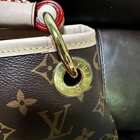 Brand New Louis Vuitton Artsy Hobo Bag - Picture 7 of 15